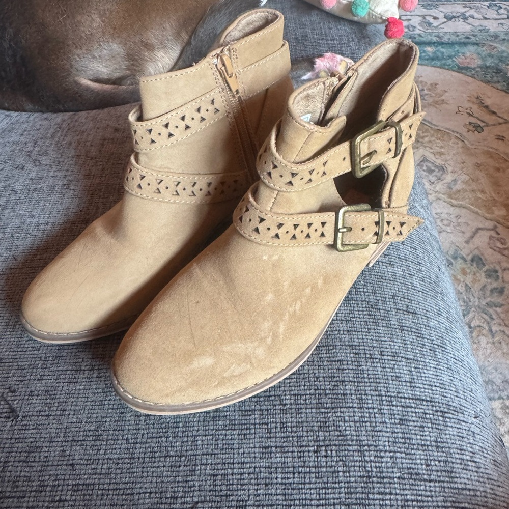 Rocket Dog Tan Ankle Booties with Buckle